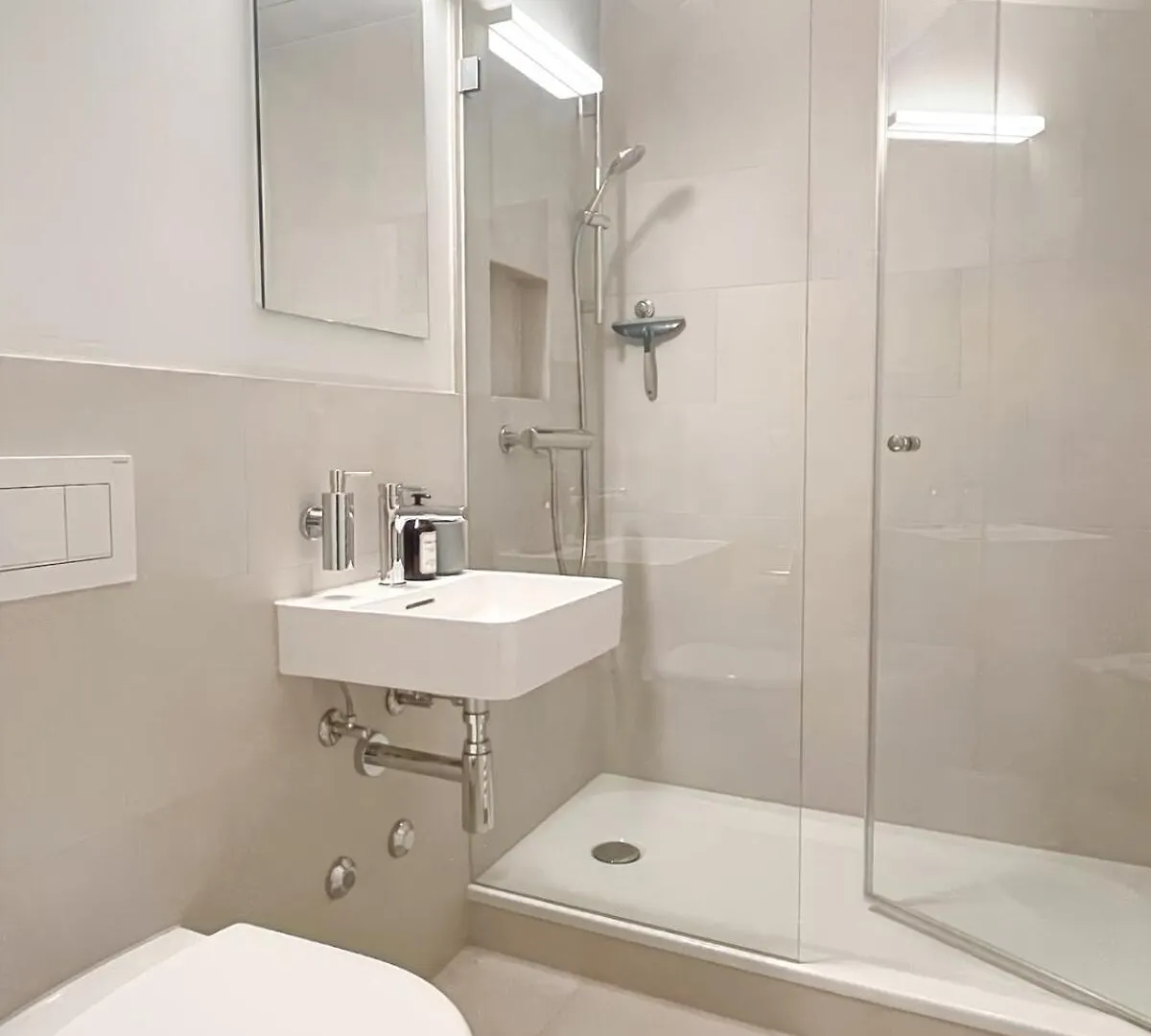 2 Rooms Apartment In District 4 Zurich